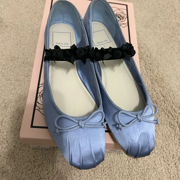 Light blue multi satin. Size: 6.5 - Picture 1 of 4